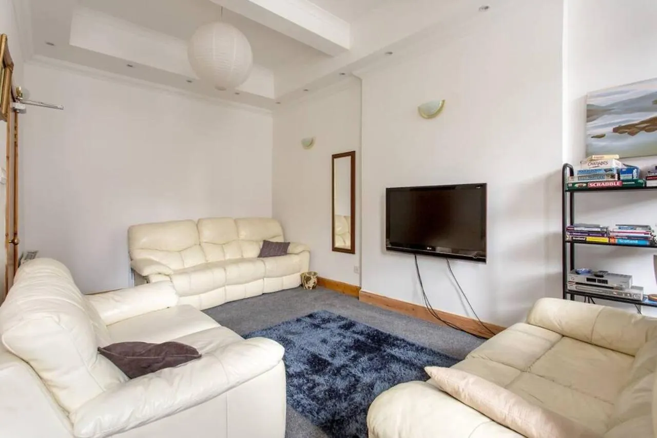 Joivy 3 Bed Flat In Old Town, Close To Grassmarket Edinburgh Apartment