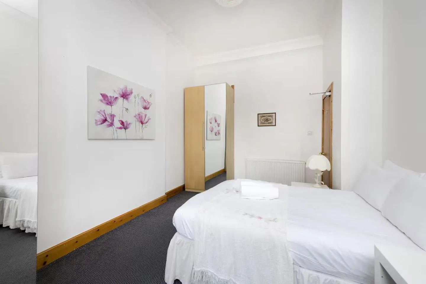 Joivy 3 Bed Flat In Old Town, Close To Grassmarket Edinburgh