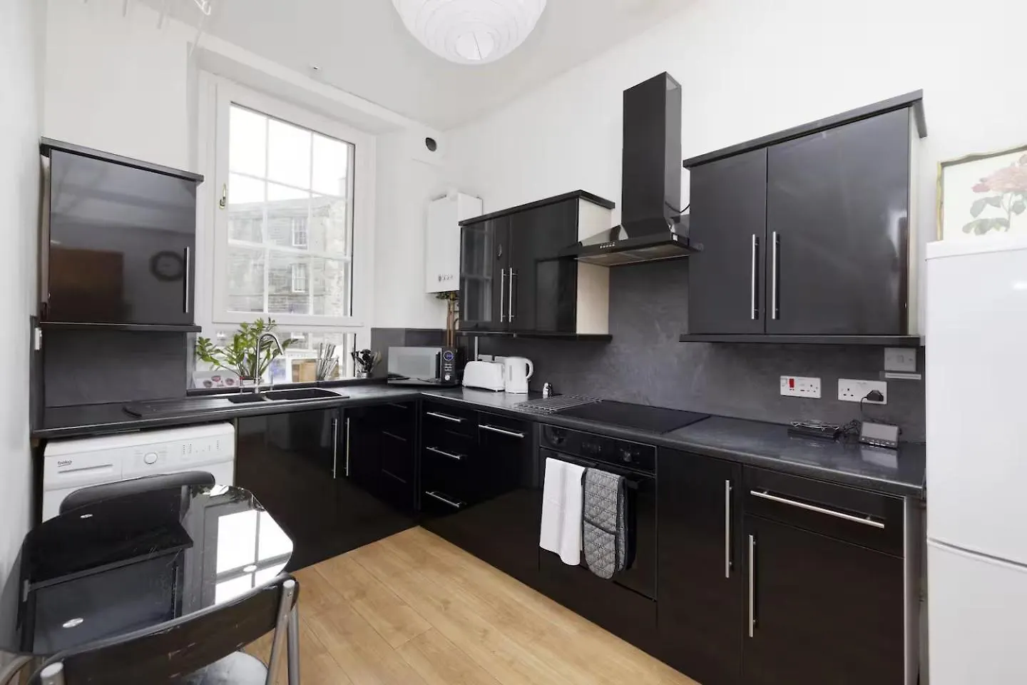 Joivy 3 Bed Flat In Old Town, Close To Grassmarket Edinburgh 0*,  United Kingdom